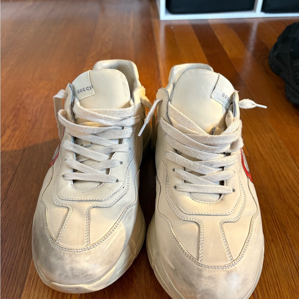 Gucci Cream Sneakers with Red Lip Graphic - Picture 6 of 8